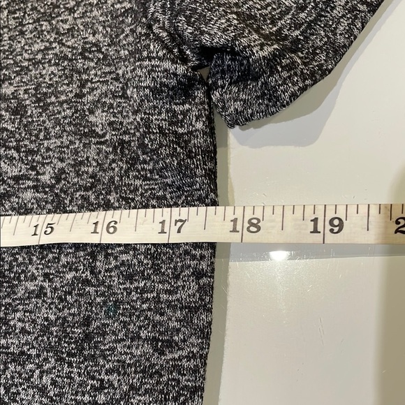 *NEW* EXPRESS Gray Men's T-Shirt - Picture 8 of 8